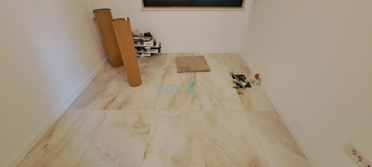 Mesto Krk, moderno dvosobno stanovanje v pritličju z vrtom, novogradnja, prodamo