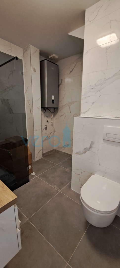 Mesto Krk, moderno dvosobno stanovanje v pritličju z vrtom, novogradnja, prodamo