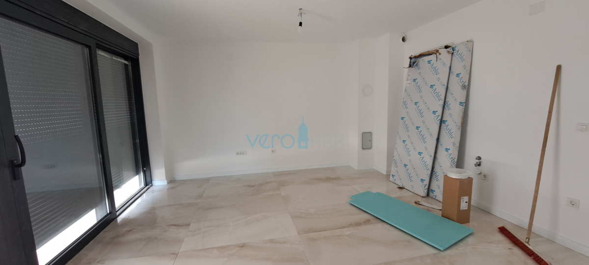 Mesto Krk, moderno dvosobno stanovanje v pritličju z vrtom, novogradnja, prodamo