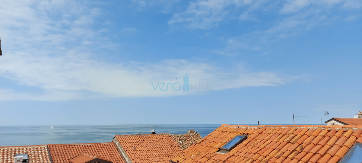 Umag, center mesta, kamnita hiša z razgledom, 50m od morja