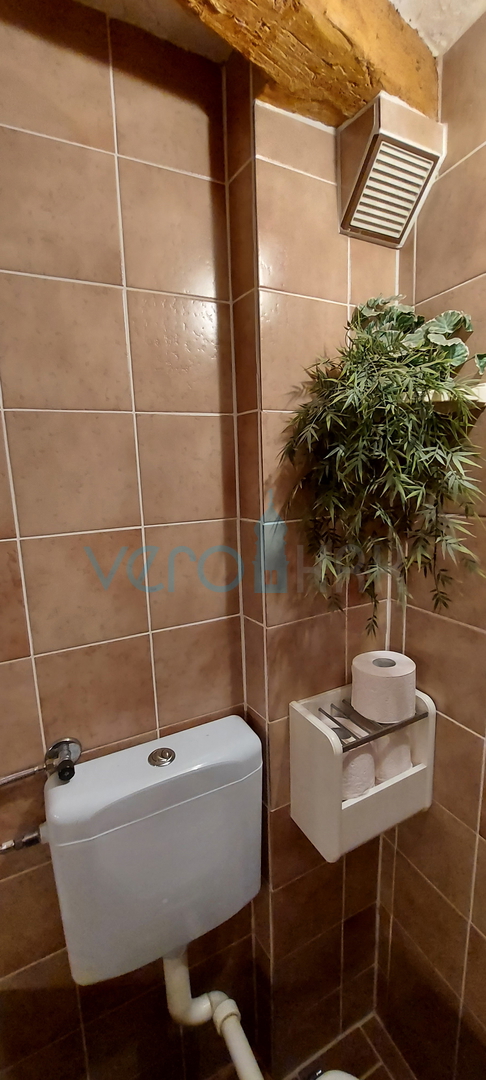 Umag, center mesta, kamnita hiša z razgledom, 50m od morja
