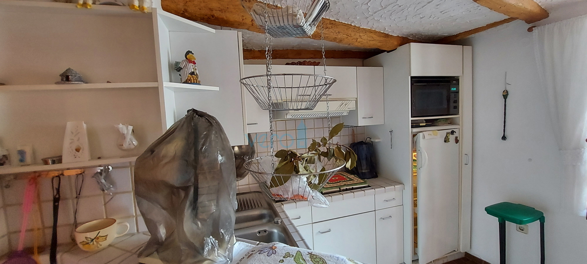 Umag, center mesta, kamnita hiša z razgledom, 50m od morja