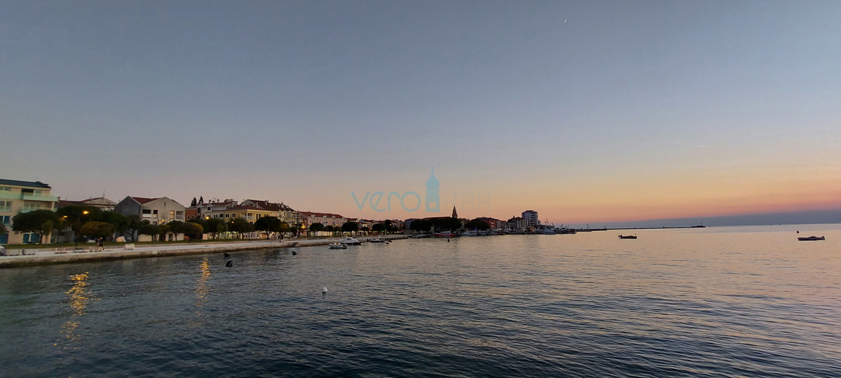 Umag, center mesta, kamnita hiša z razgledom, 50m od morja