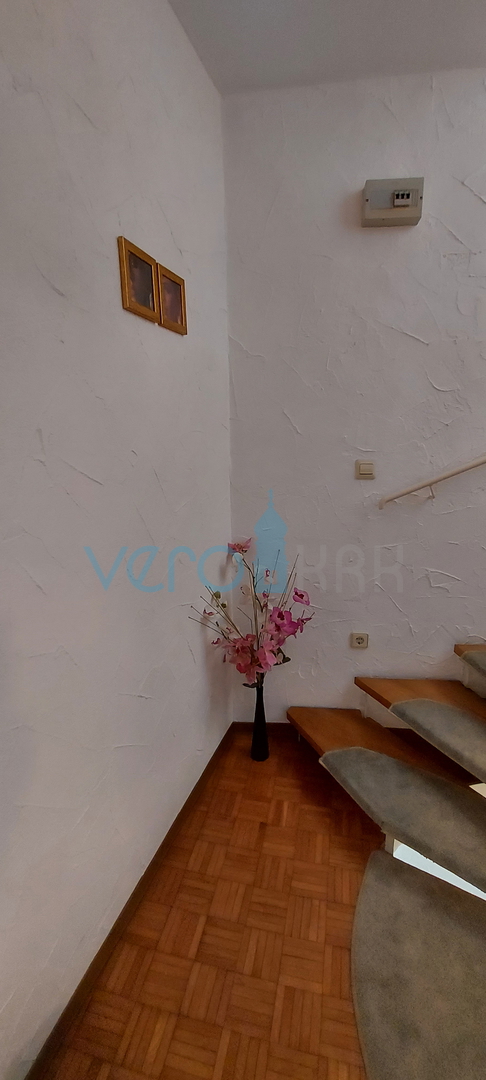 Umag, center mesta, kamnita hiša z razgledom, 50m od morja