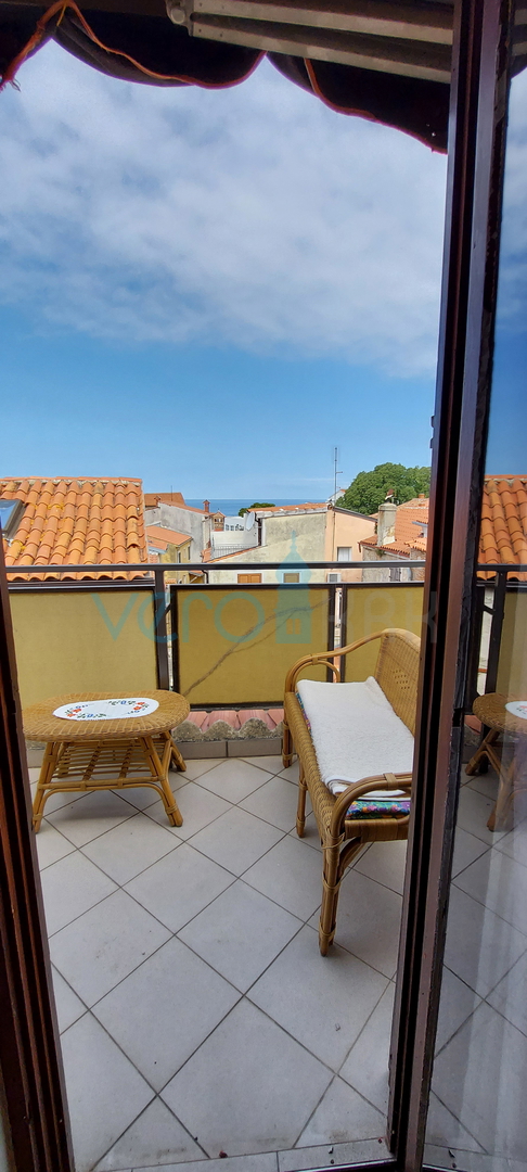 Umag, center mesta, kamnita hiša z razgledom, 50m od morja