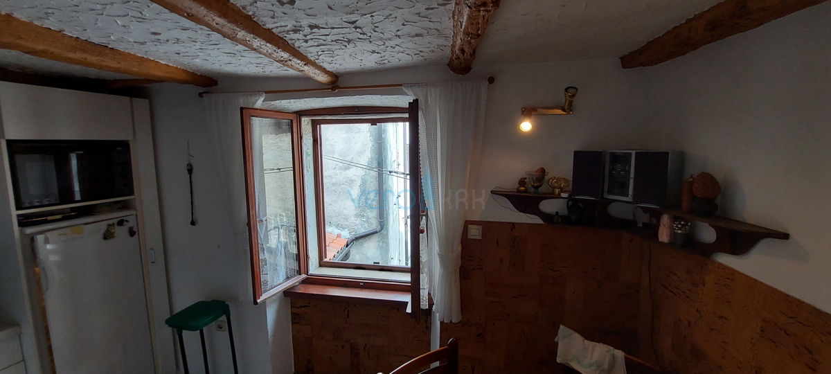 Umag, center mesta, kamnita hiša z razgledom, 50m od morja
