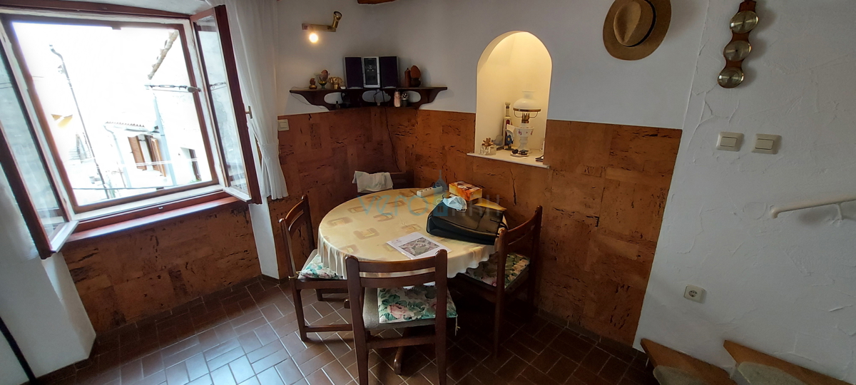 Umag, center mesta, kamnita hiša z razgledom, 50m od morja