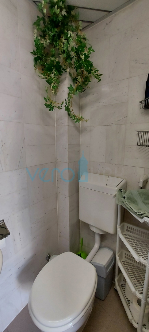 Umag, center mesta, kamnita hiša z razgledom, 50m od morja