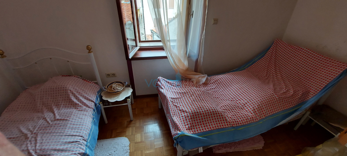Umag, center mesta, kamnita hiša z razgledom, 50m od morja