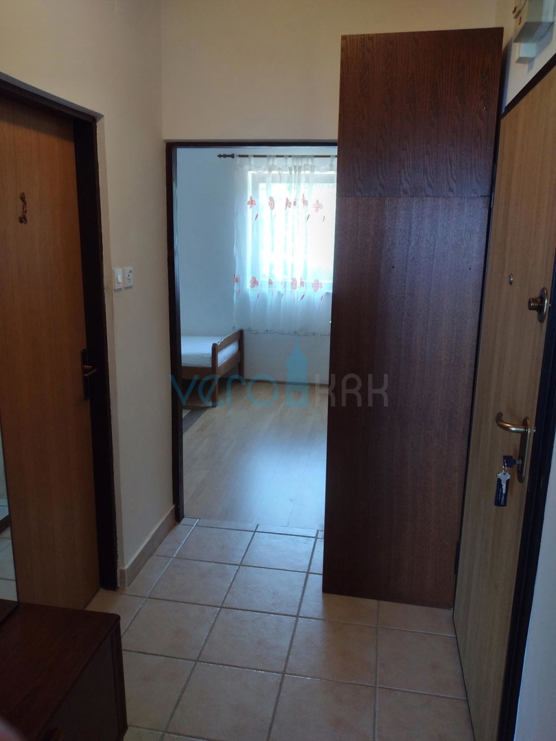 Crikvenica, Dramalj, Apartma 48,83 m2 v 1. nadstropju z odprtim pogledom na morje, 1 km do plaže, prodamo