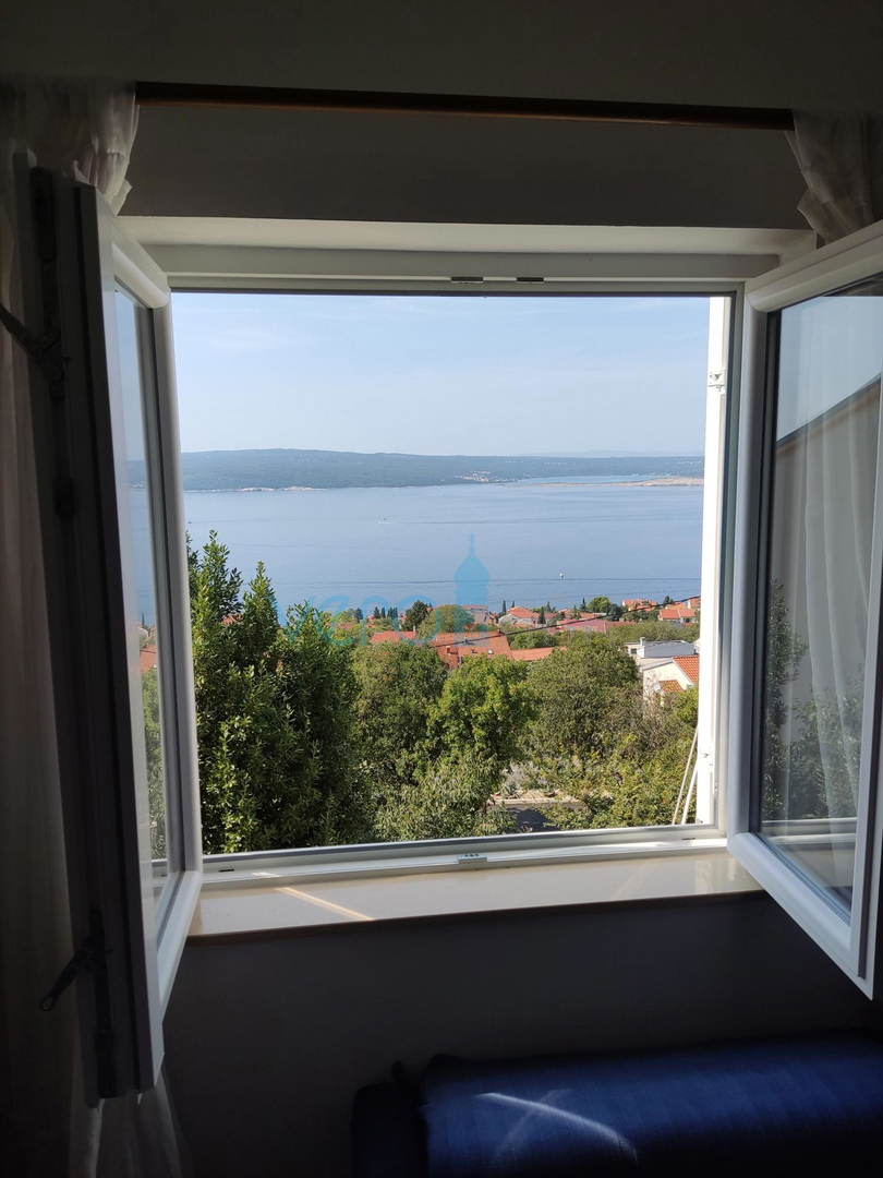 Crikvenica, Dramalj, Apartma 48,83 m2 v 1. nadstropju z odprtim pogledom na morje, 1 km do plaže, prodamo