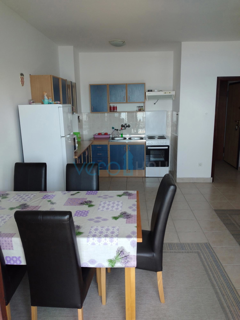 Crikvenica, Dramalj, Apartma 48,83 m2 v 1. nadstropju z odprtim pogledom na morje, 1 km do plaže, prodamo
