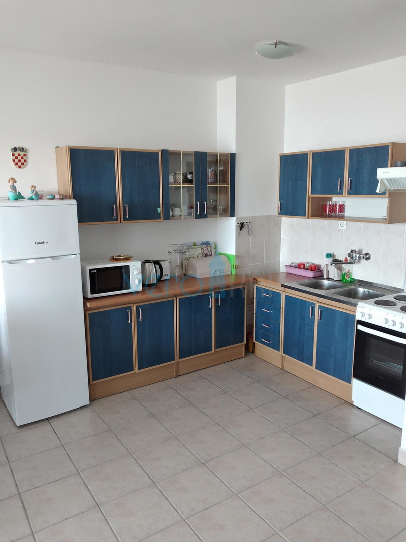 Crikvenica, Dramalj, Apartma 48,83 m2 v 1. nadstropju z odprtim pogledom na morje, 1 km do plaže, prodamo