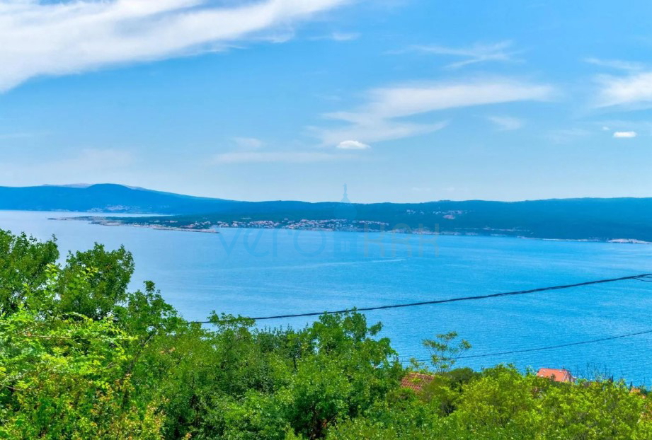 Crikvenica, Dramalj, Apartma 48,83 m2 v 1. nadstropju z odprtim pogledom na morje, 1 km do plaže, prodamo