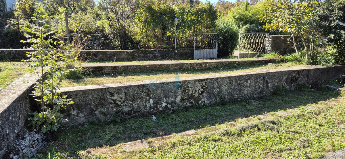 Otok Krk, Dobrinj, okolica, samostojna hiša s prostornim vrtom, prodaja