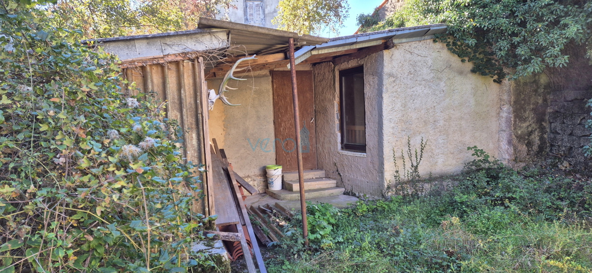 Otok Krk, Dobrinj, okolica, samostojna hiša s prostornim vrtom, prodaja