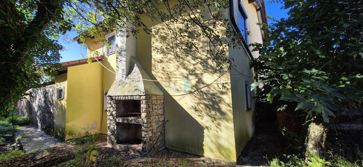 Otok Krk, Dobrinj, okolica, samostojna hiša s prostornim vrtom, prodaja