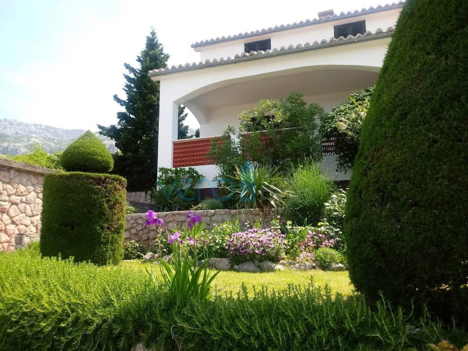 Stinica, mesto Senj, zaledje, samostojna hiša s 3 apartmaji, razgled, prodaja