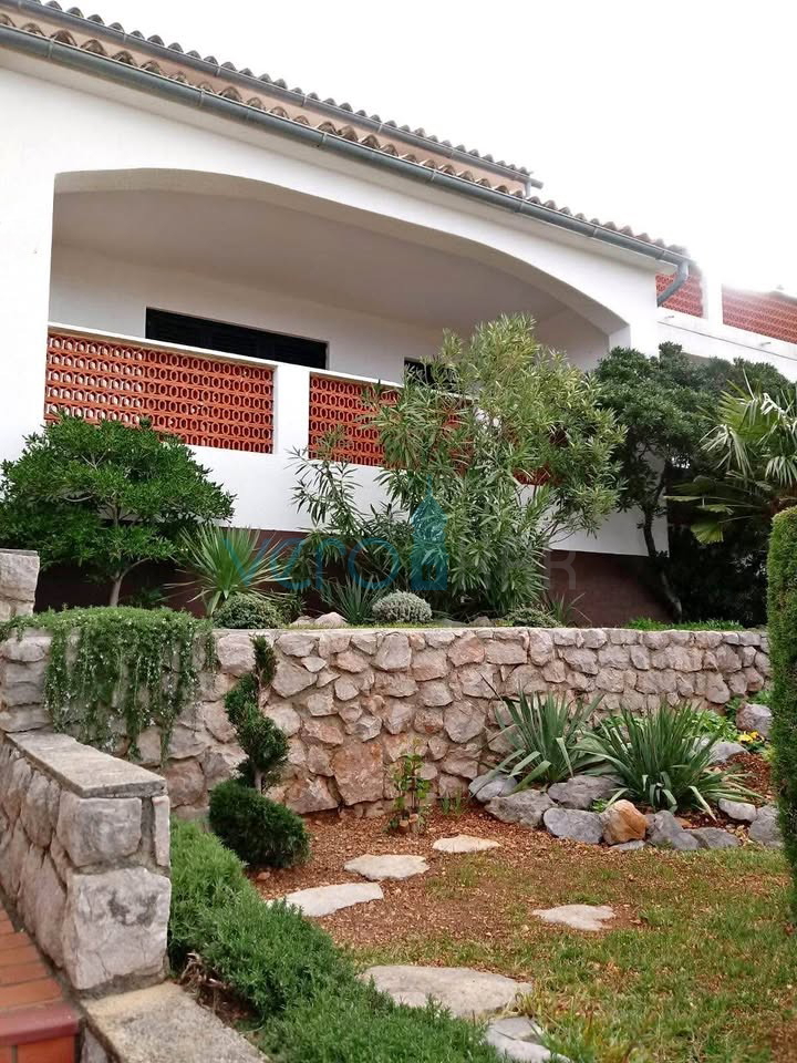 Stinica, mesto Senj, zaledje, samostojna hiša s 3 apartmaji, razgled, prodaja