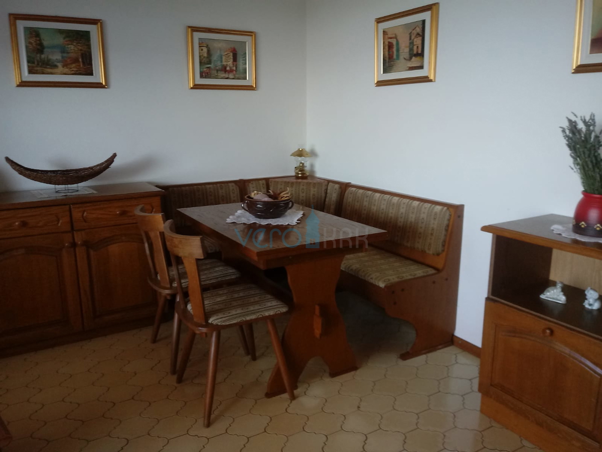 Stinica, mesto Senj, zaledje, samostojna hiša s 3 apartmaji, razgled, prodaja