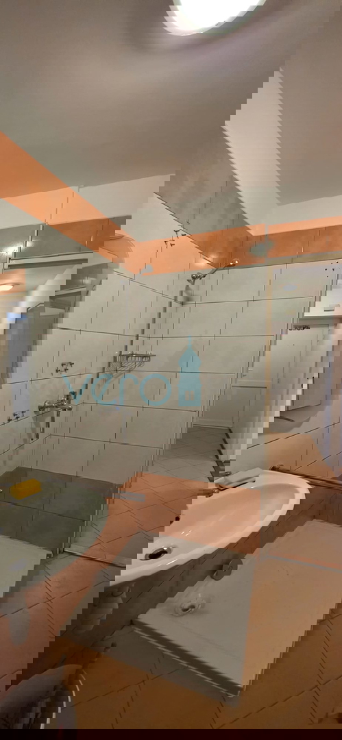 Bakar, trisobno stanovanje z dnevno sobo, 71 m2, pritličje, center, blizu morja, prodaja