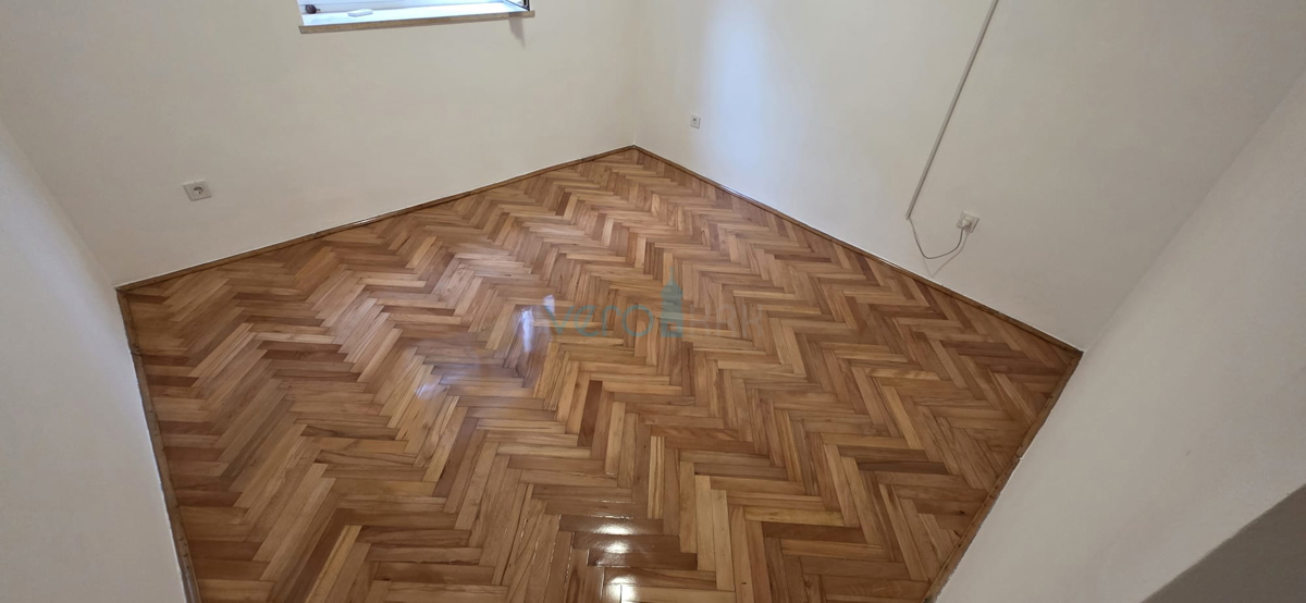 Bakar, trisobno stanovanje z dnevno sobo, 71 m2, pritličje, center, blizu morja, prodaja