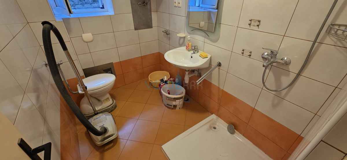 Bakar, trisobno stanovanje z dnevno sobo, 71 m2, pritličje, center, blizu morja, prodaja