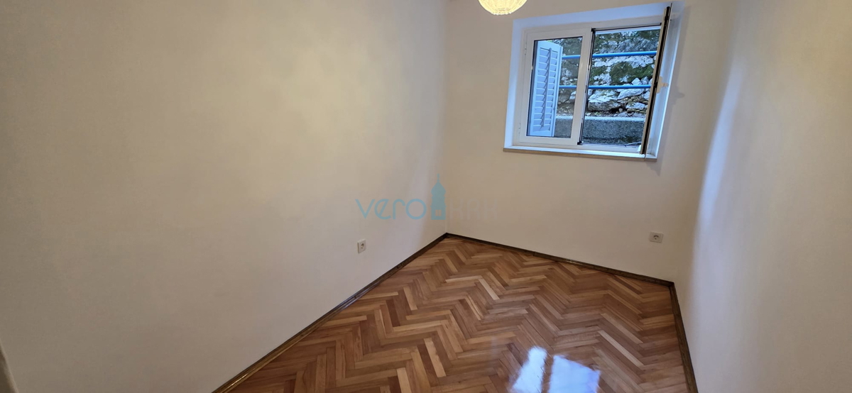 Bakar, trisobno stanovanje z dnevno sobo, 71 m2, pritličje, center, blizu morja, prodaja