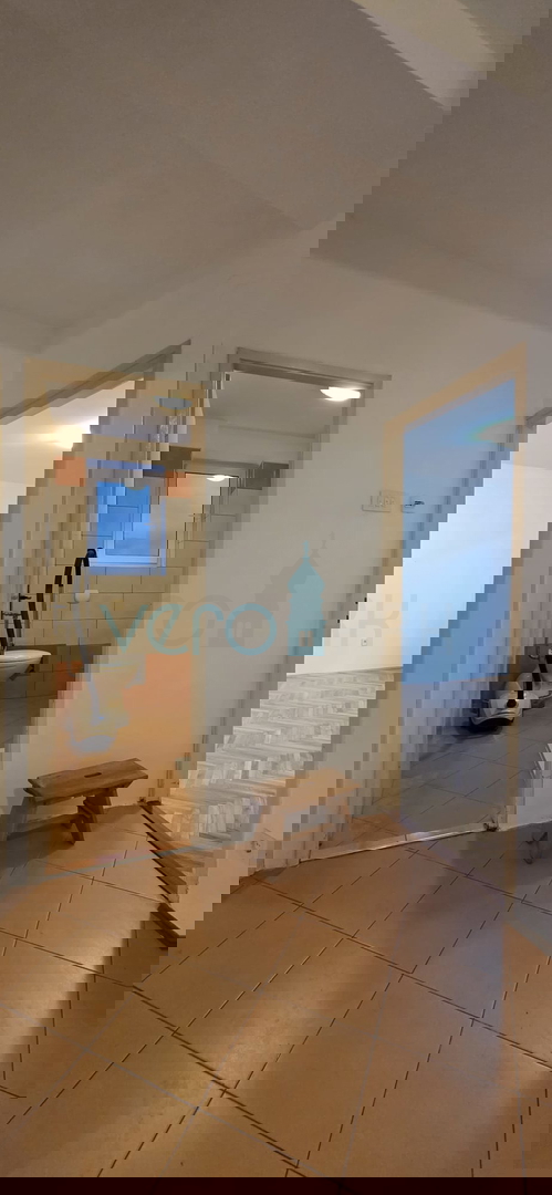 Bakar, trisobno stanovanje z dnevno sobo, 71 m2, pritličje, center, blizu morja, prodaja