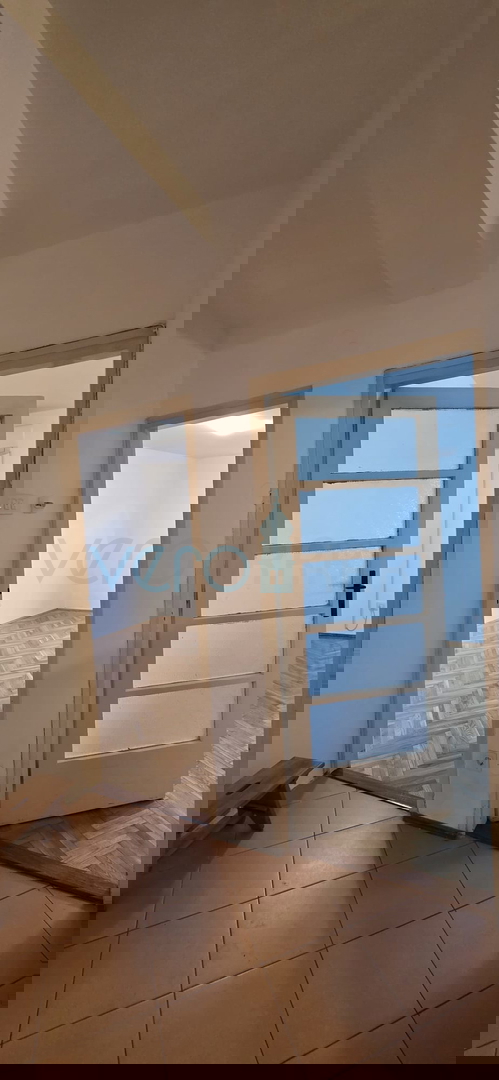 Bakar, trisobno stanovanje z dnevno sobo, 71 m2, pritličje, center, blizu morja, prodaja