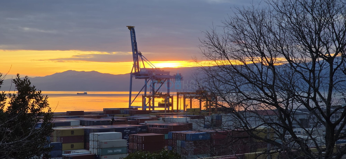 Rijeka, Pećine, prvo nadstropje, stanovanje 43 m2, prodaja