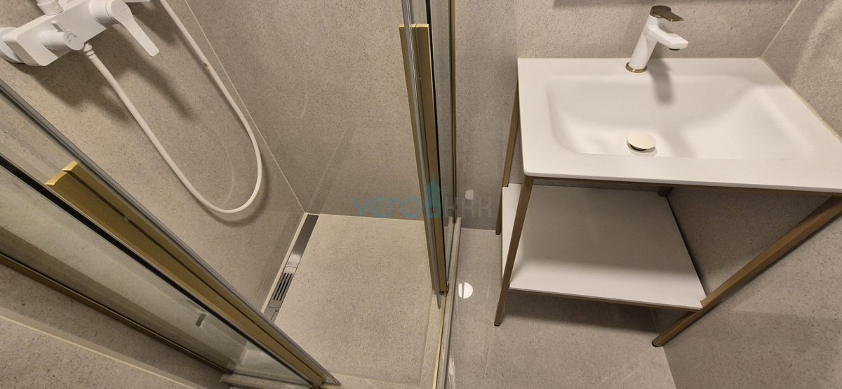 Crikvenica, novogradnja, stanovanje 19 m2 v drugem nadstropju, dvigalo, prodaja