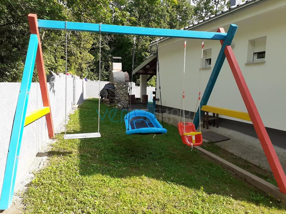 Crikvenica, Grižane, Samostojna hiša s pomožnim objektom in bazenom, prodamo