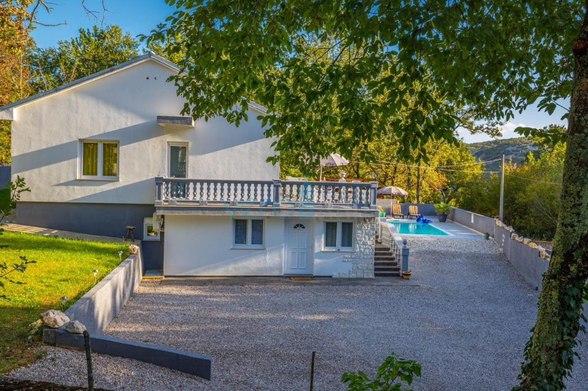 Crikvenica, Grižane, Samostojna hiša s pomožnim objektom in bazenom, prodamo