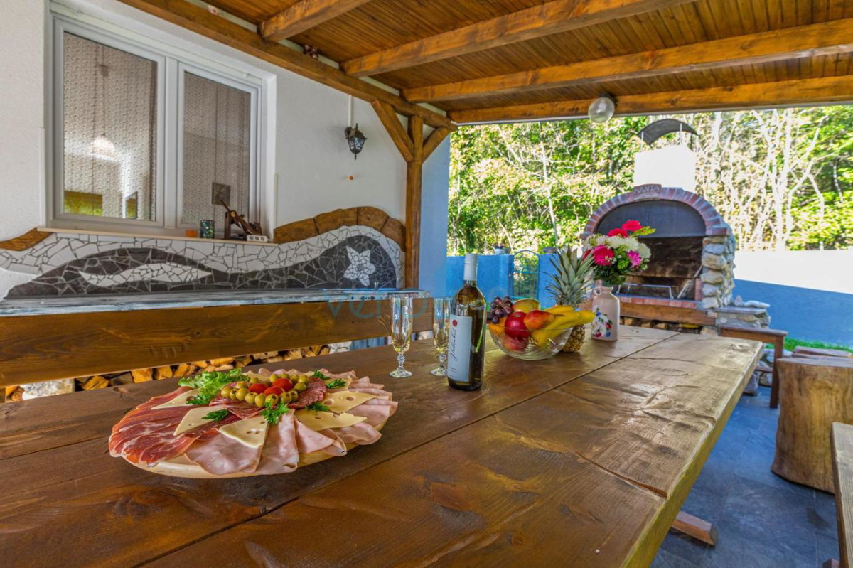 Crikvenica, Grižane, Samostojna hiša s pomožnim objektom in bazenom, prodamo