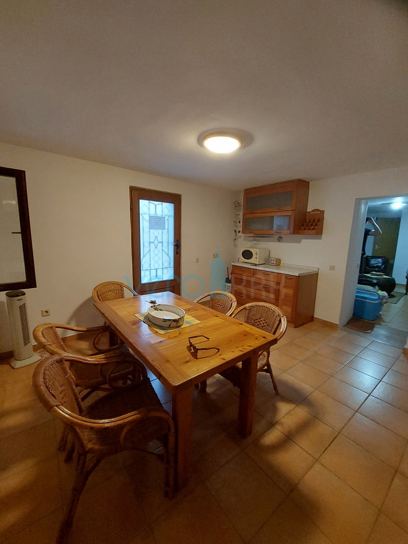 Omišalj, staro jedro, obnovljena kamnita hiša, 140 m2, prodaja