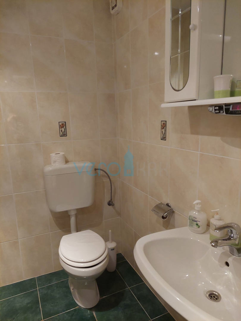 Omišalj, staro jedro, obnovljena kamnita hiša, 140 m2, prodaja