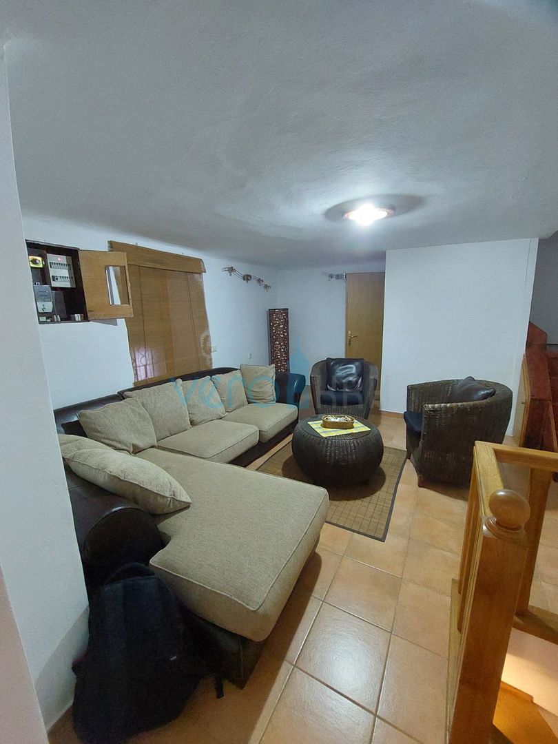 Omišalj, staro jedro, obnovljena kamnita hiša, 140 m2, prodaja