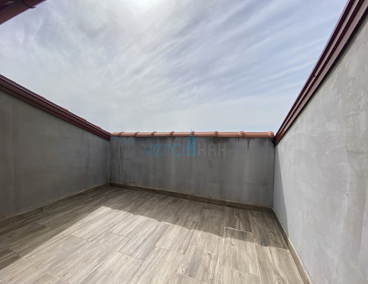 Kostrena - obnovljena stara hiša, 5 apartmajev, razgled, prodaja