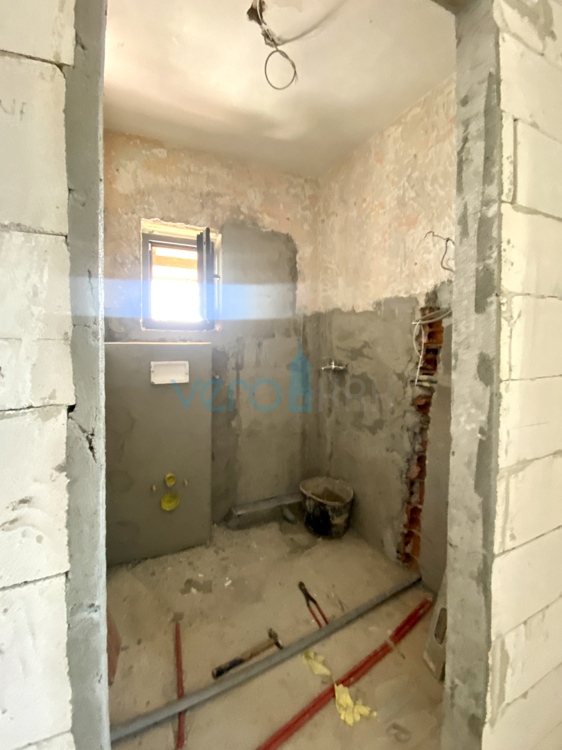 Kostrena - obnovljena stara hiša, 5 apartmajev, razgled, prodaja