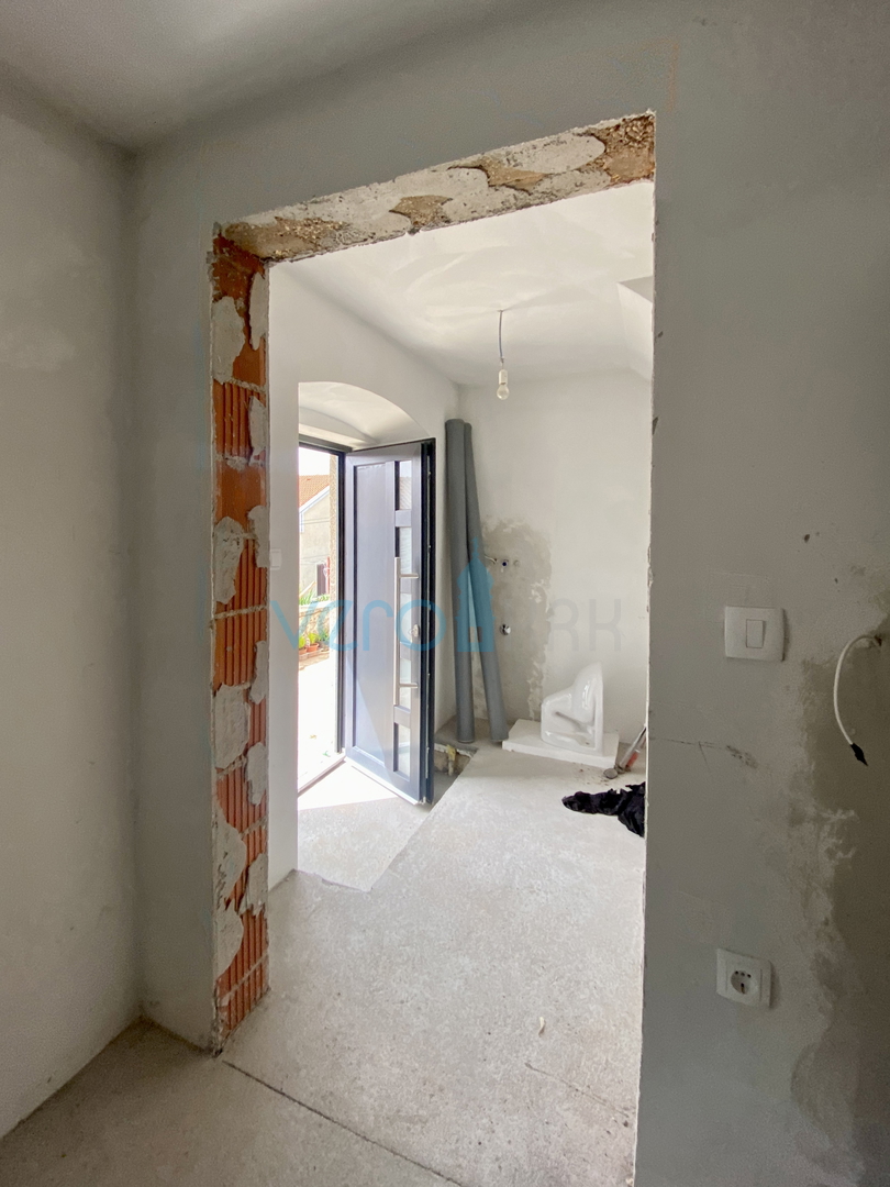 Kostrena - obnovljena stara hiša, 5 apartmajev, razgled, prodaja