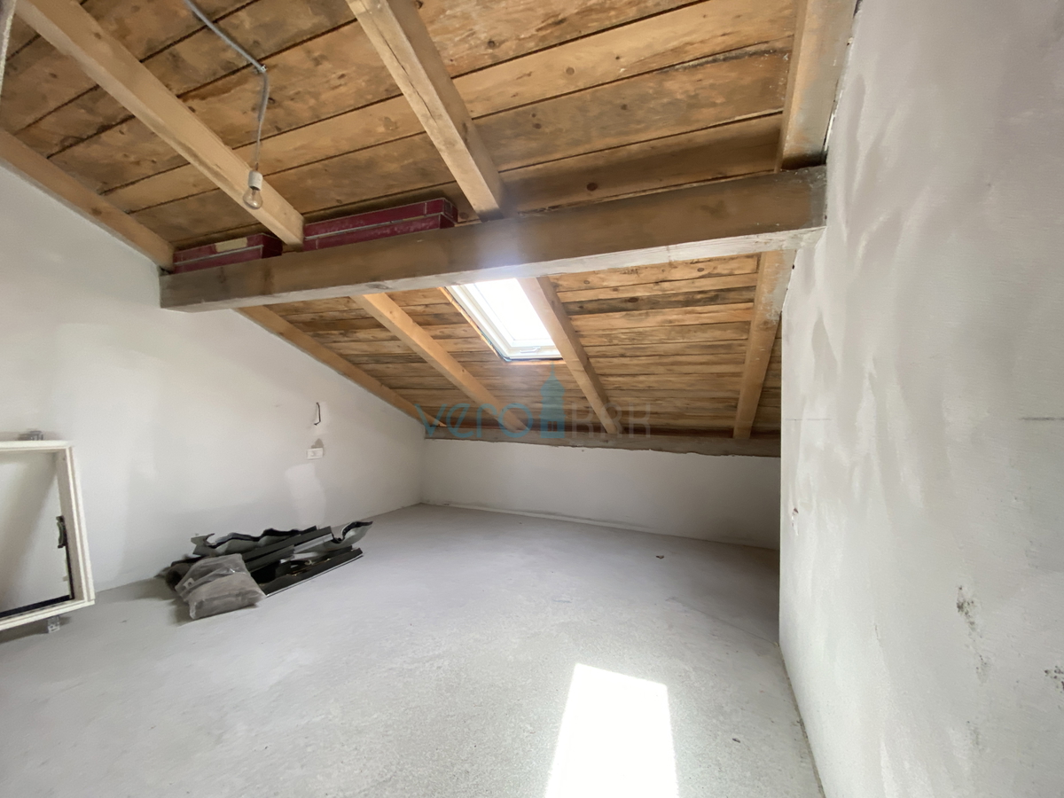 Kostrena - obnovljena stara hiša, 5 apartmajev, razgled, prodaja