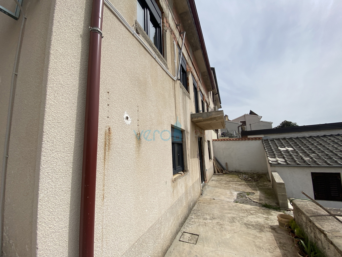 Kostrena - obnovljena stara hiša, 5 apartmajev, razgled, prodaja