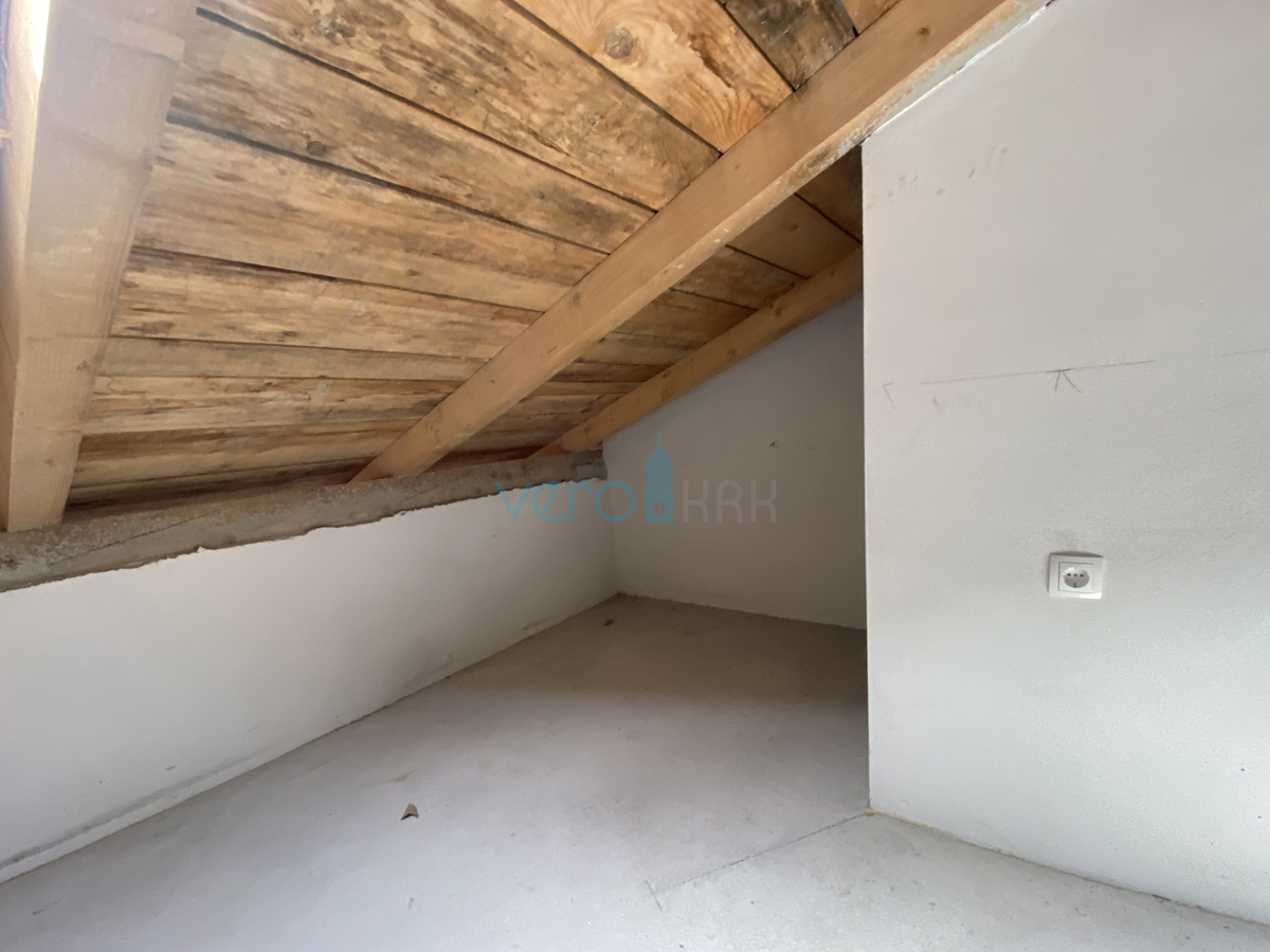 Kostrena - obnovljena stara hiša, 5 apartmajev, razgled, prodaja