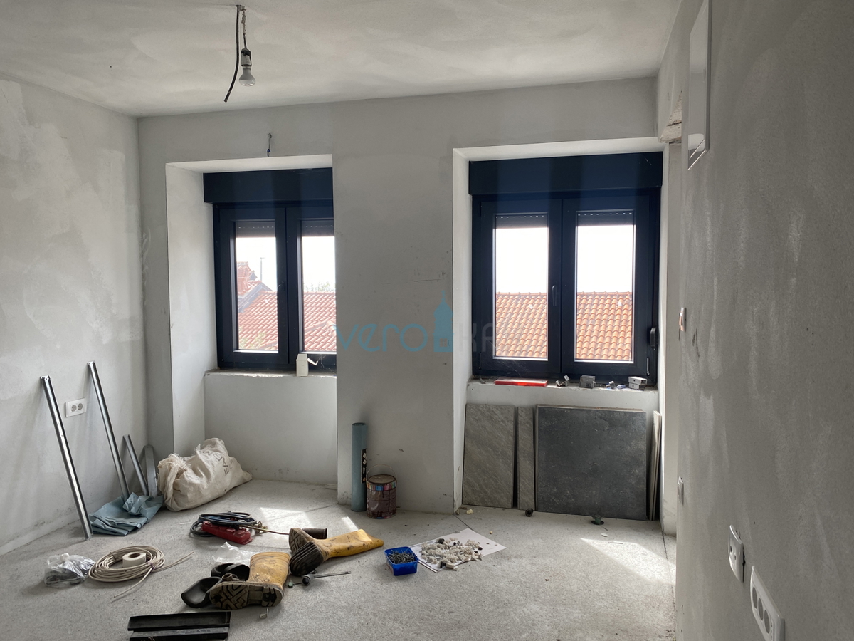 Kostrena - obnovljena stara hiša, 5 apartmajev, razgled, prodaja