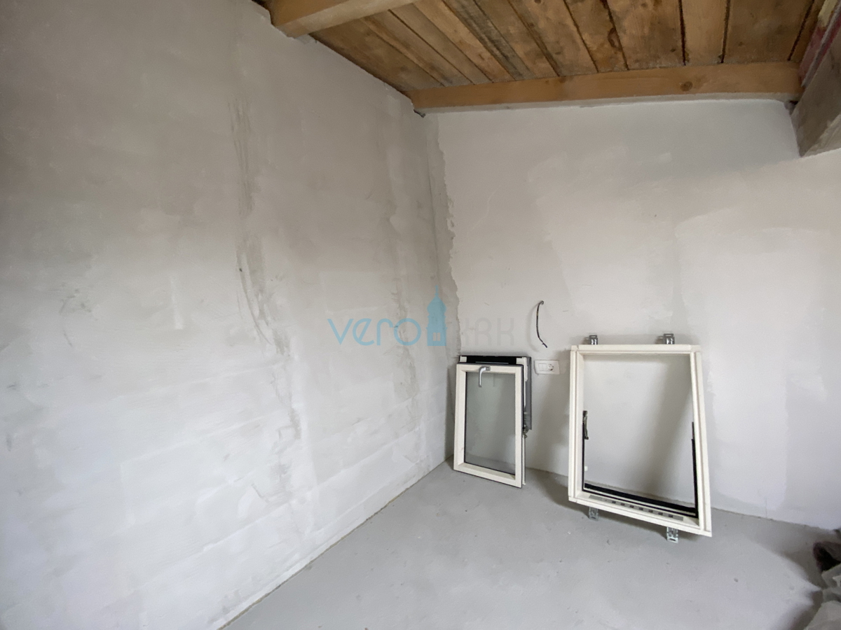Kostrena - obnovljena stara hiša, 5 apartmajev, razgled, prodaja