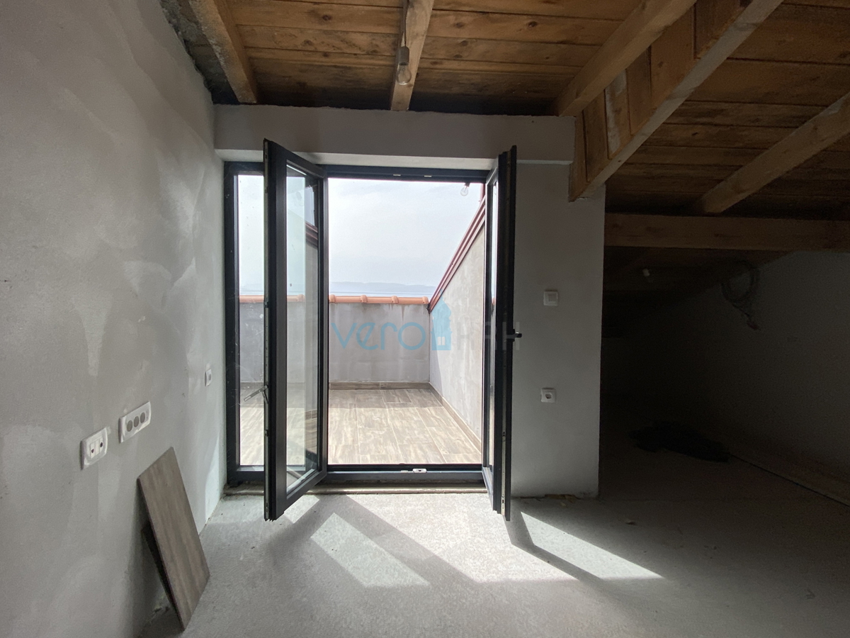 Kostrena - obnovljena stara hiša, 5 apartmajev, razgled, prodaja