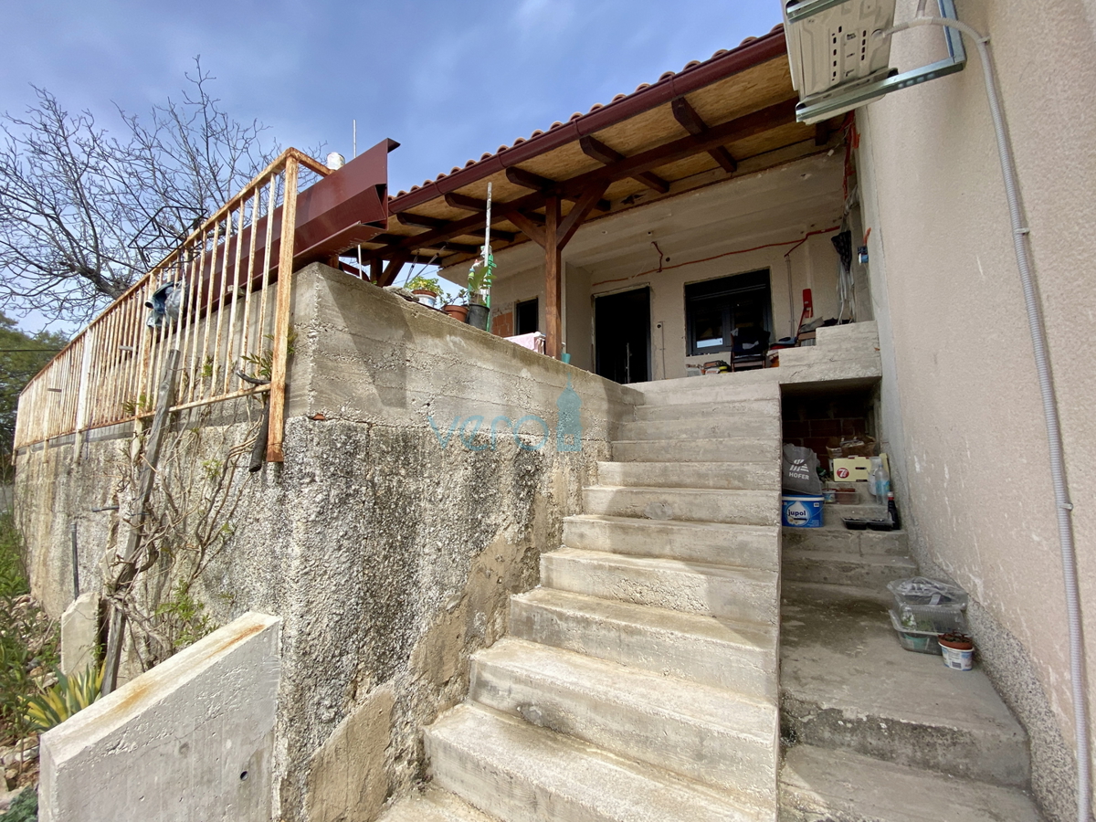 Kostrena - obnovljena stara hiša, 5 apartmajev, razgled, prodaja