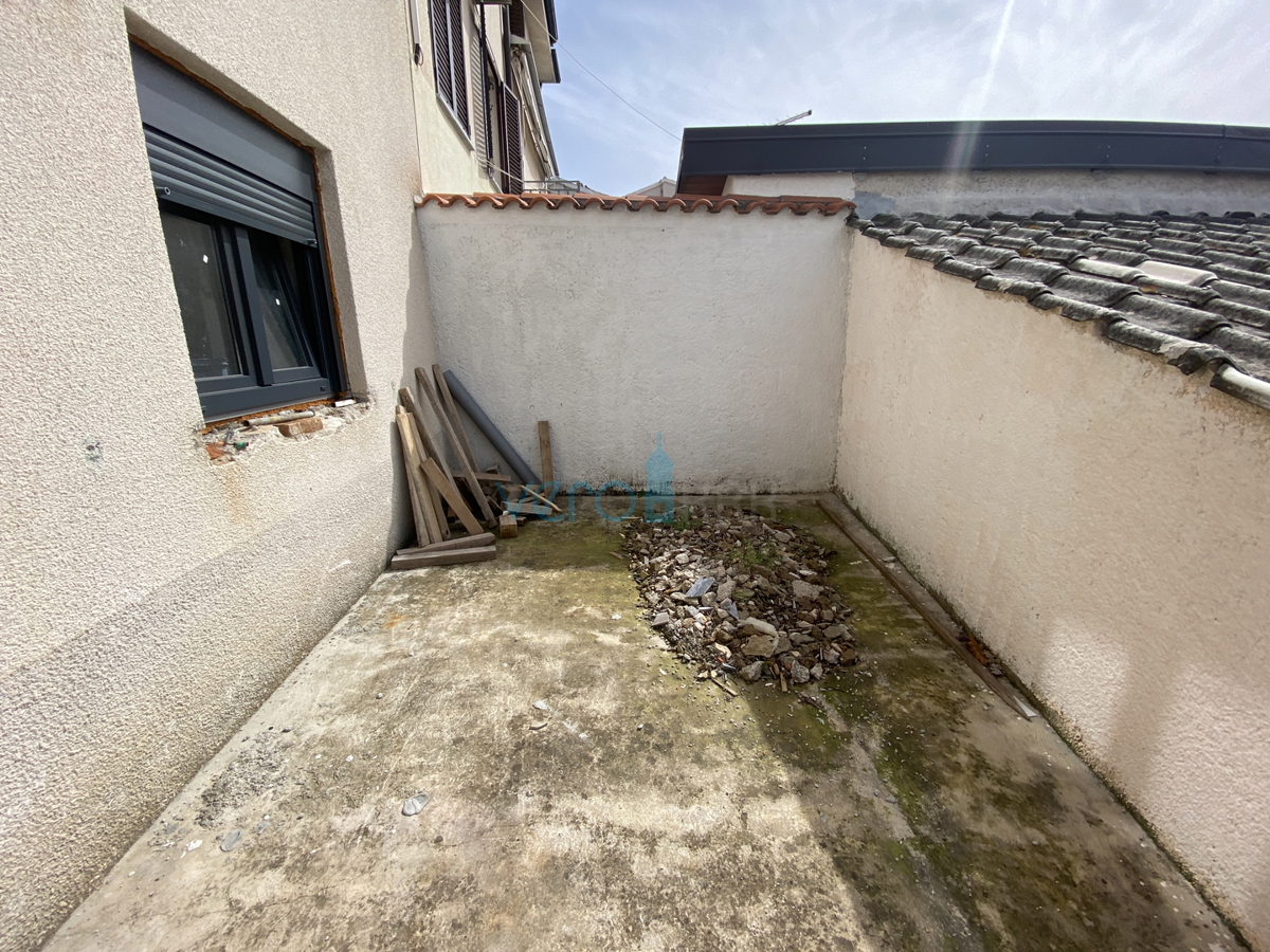 Kostrena - obnovljena stara hiša, 5 apartmajev, razgled, prodaja