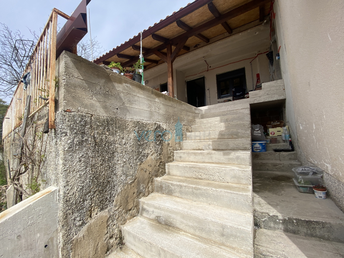 Kostrena - obnovljena stara hiša, 5 apartmajev, razgled, prodaja
